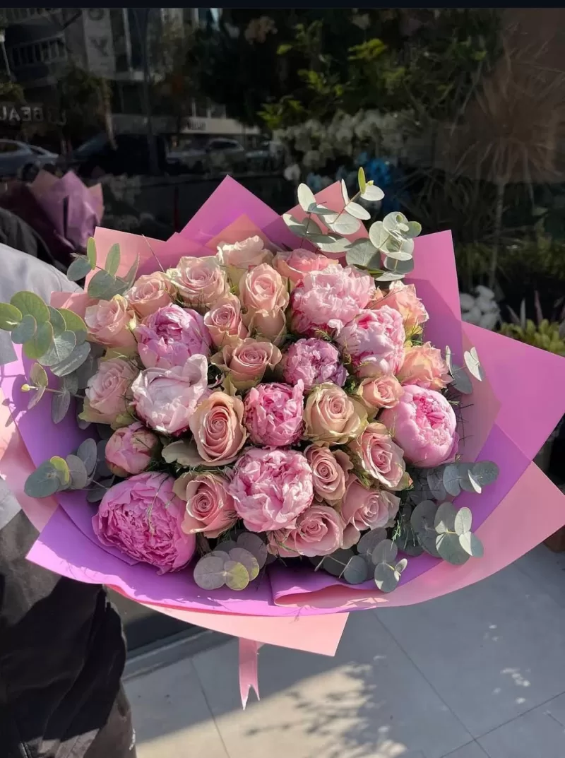• Romantik Şakayık Buketi